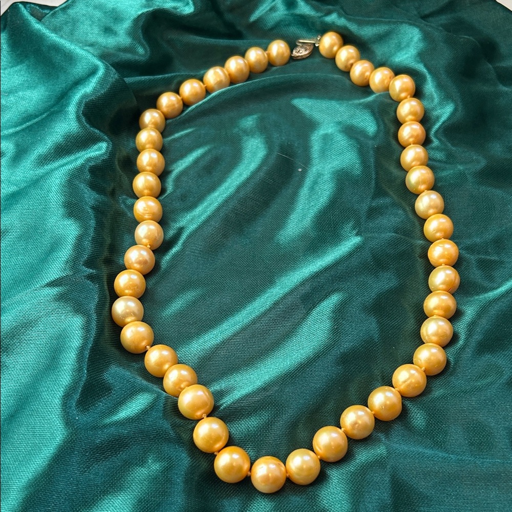 Elegant Gold Pearl Necklace